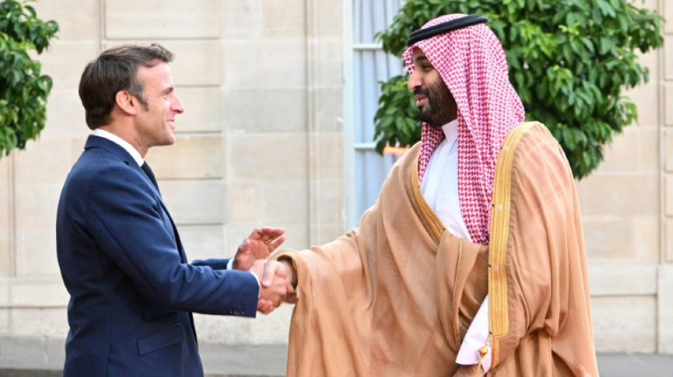 El príncipe heredero saudita agradece a Macron su "calurosa acogida" en Francia