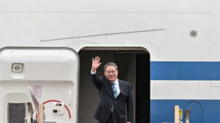 China Premier Li meets Samsung boss, vows to help foreign firms