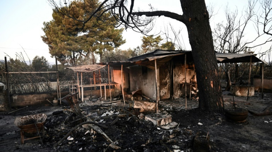 Griechische Feuerwehr verstärkt vor erneut aufkommenden Winden Kampf gegen Brände