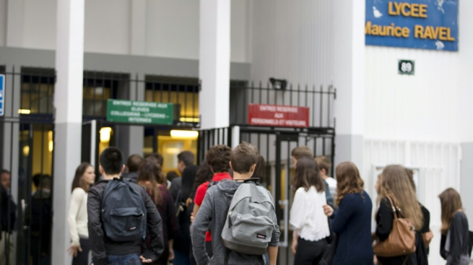 Voile à l'école: vague d'indignation après le départ d'un proviseur menacé de mort