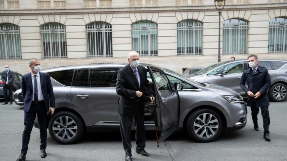 Dans l'ombre des JO, l'"indispensable" préfet Cadot et "son sens de l'Etat"
