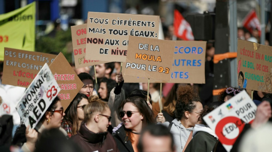 Education: le public dans la rue, le privé dans le viseur de députés