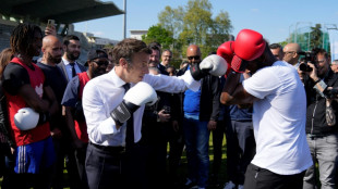 Macron con guantes de boxeo, un cliché que se instala entre los políticos