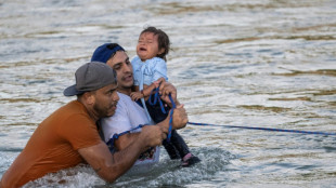 De l'eau et des barbelés: une journée avec les migrants sur le Rio Grande