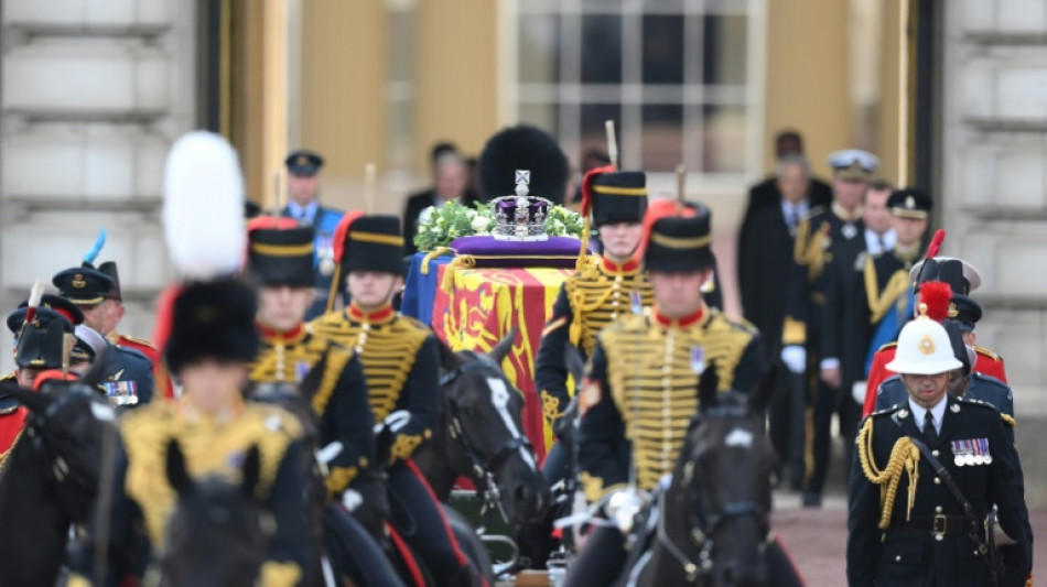 El féretro de Isabel II abandona Buckingham para un multitudinario adiós en Londres