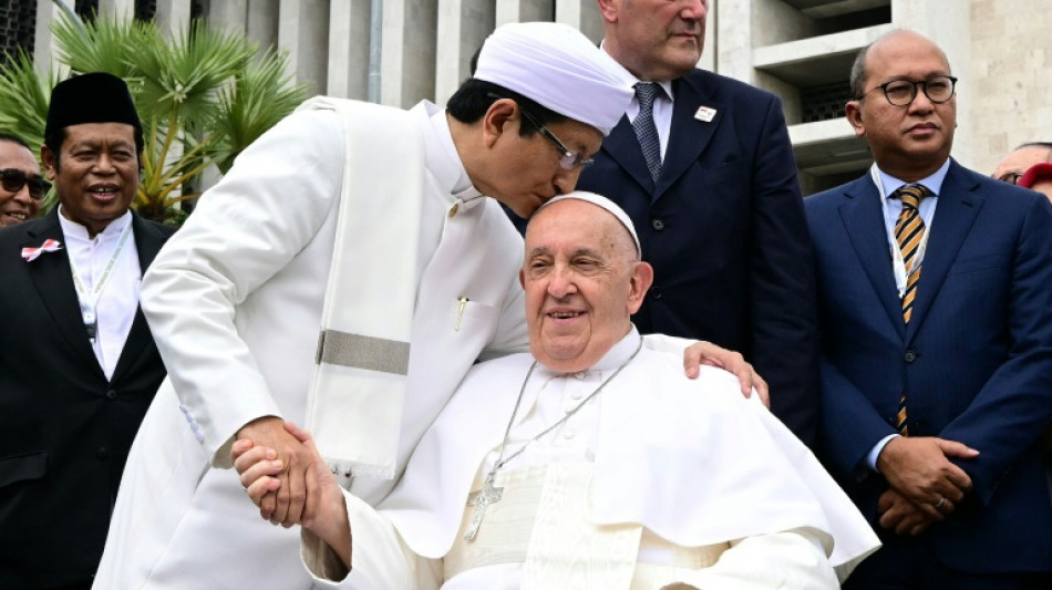 El papa Francisco y un imán indonesio firman una declaración contra el uso de la religión para atizar conflictos