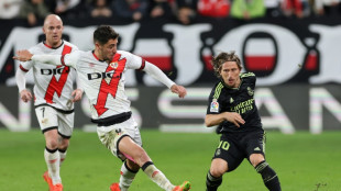 La Real Sociedad se afianza en el tercer puesto liguero tras ganar 3-1 al Athletic de Bilbao