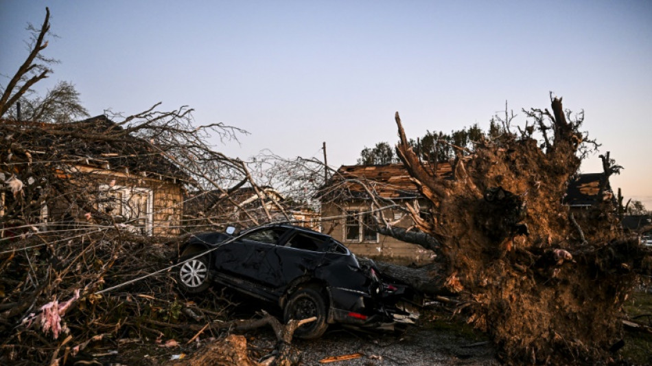 Dans le Mississippi, "zone de guerre" après une tornade, l'aide s'organise