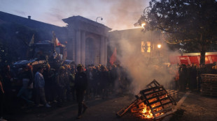 Agriculteurs: troisième jour de mobilisation, le gouvernement condamne blocages et dégradations