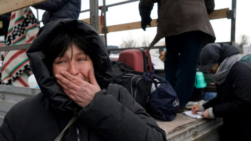Ukraine: des habitants en fuite racontent l'"enfer" de Marioupol