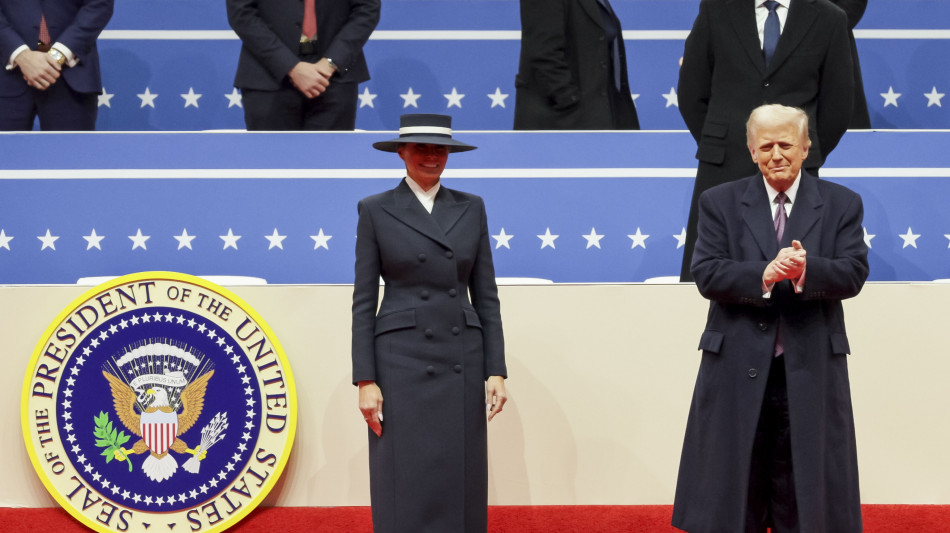 Trump fra i sostenitori, ovazione alla Capital One Arena