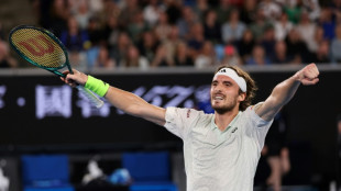 Tsitsipas sofre, mas vai à 3ª rodada do Aberto da Austrália