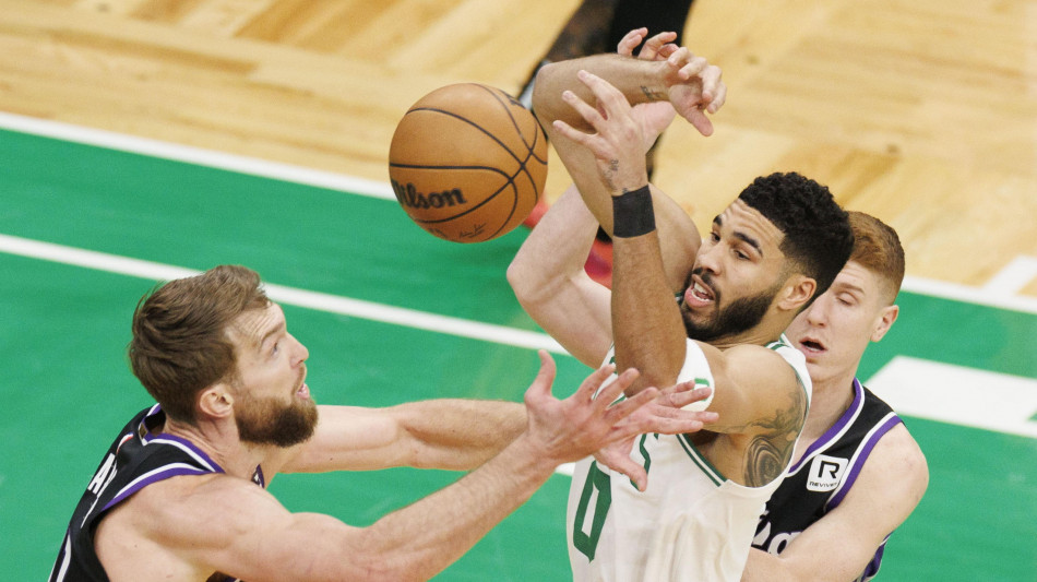 Nba: Boston dà una lezione a Golden State