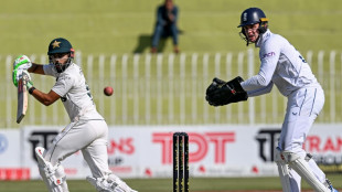 Gritty Shakeel century gives Pakistan lead over England in third Test