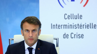 Émeutes: Macron envisage de sanctionner les familles 