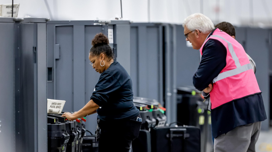 Trump di poco avanti in Pennsylvania a metà spoglio