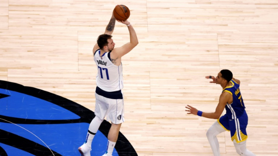 Play-offs NBA: Dallas sauvé des eaux, réduit l'écart contre Golden State