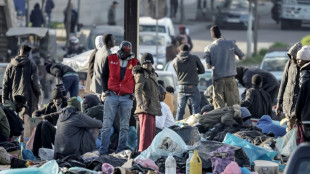 Migrantes sin techo sobreviven en Casablanca, decididos a llegar a Europa