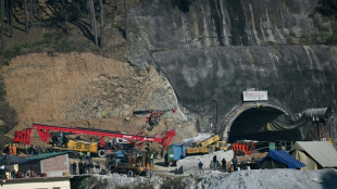 Inde/tunnel effondré: nouvel obstacle à neuf mètres des 41 ouvriers piégés