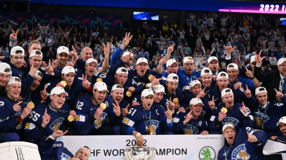 Hockey sur glace: La Finlande, championne olympique, remporte "son mondial"