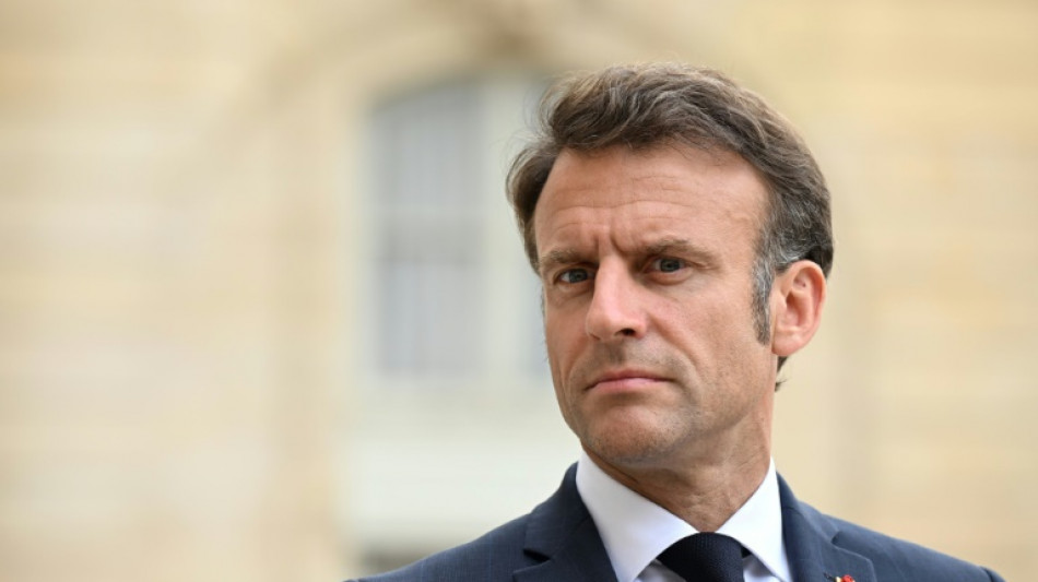 "Une main tendue loyalement": Macron officialise son invitation aux partis