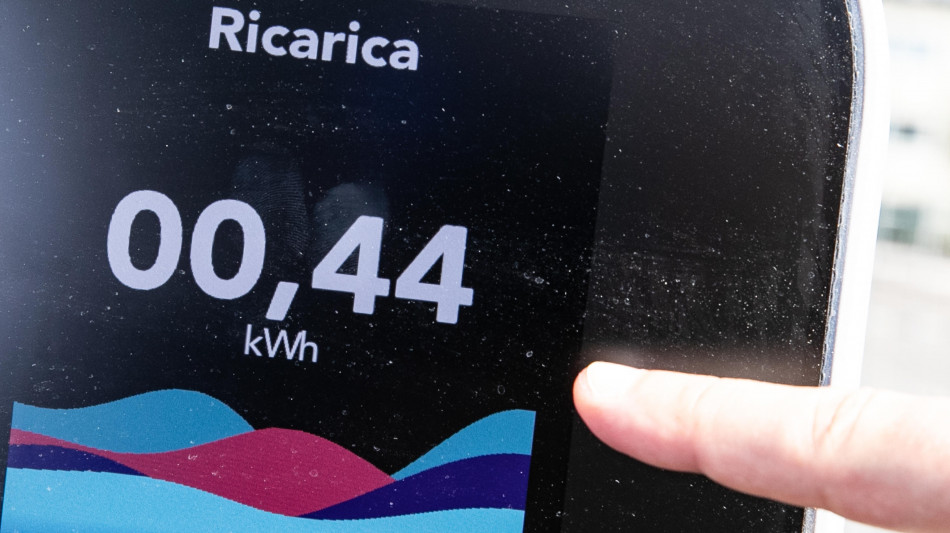 Aumentano punti di ricarica e-car, +31,5% nel trimestre