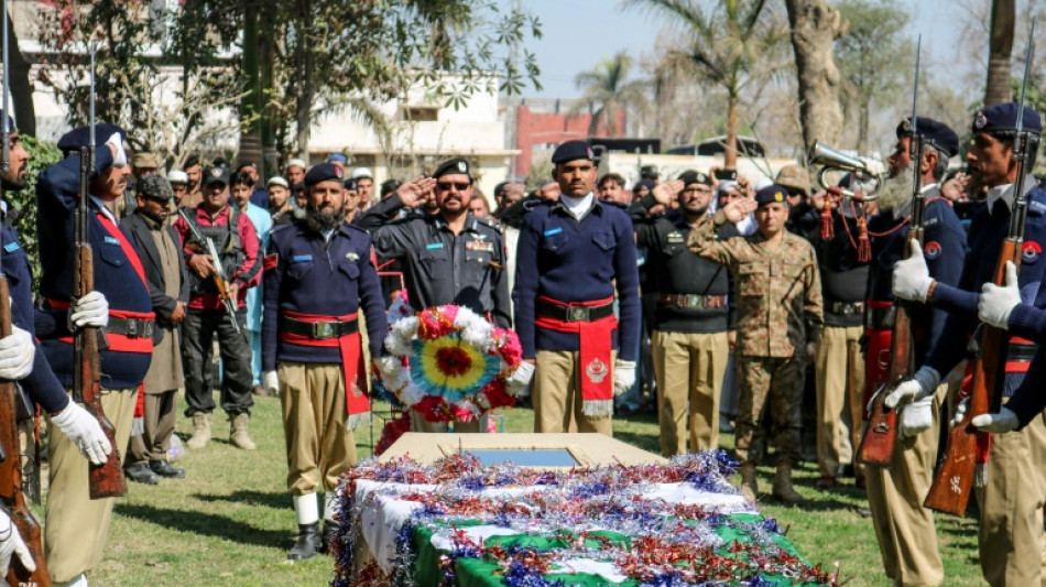 Al menos 23 muertos tras un atentado suicida en un edificio militar en Pakistán