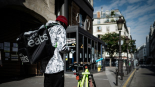 Après des déconnexions massives chez Uber Eats, 500 livreurs africains manifestent à Paris