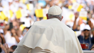 El papa celebra misa al aire libre en Baréin ante unas 30.000 personas