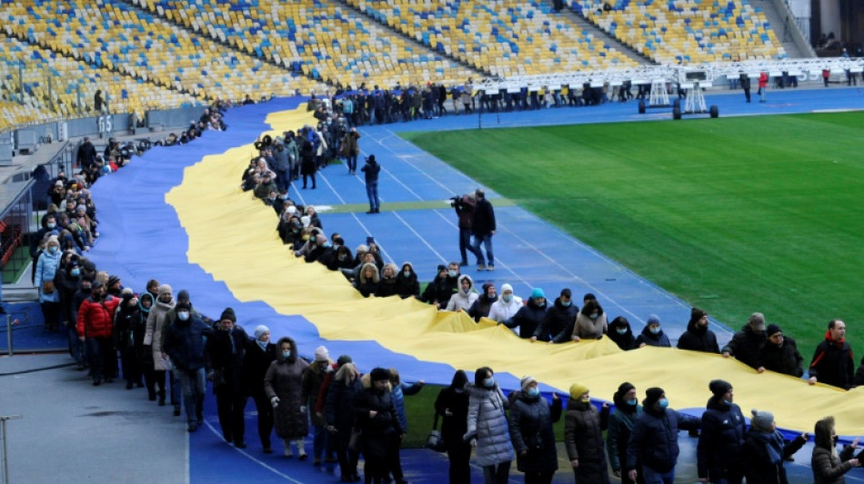 L'Ukraine célèbre une "Journée de l'unité", l'Otan ne voit pas de désescalade