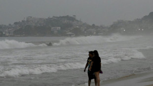 Mexique: le président en route vers Acapulco toujours isolée après l'ouragan Otis