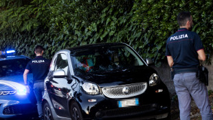 Colpita da proiettile in auto, morta la donna