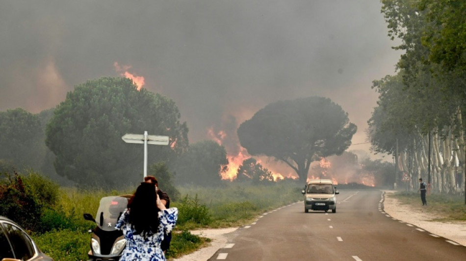 Violent incendie dans les Pyrénées-Orientales: plus de 3.000 personnes évacuées de campings