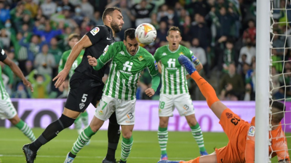 El Villarreal no se descentra y se lleva el derbi ante el Valencia