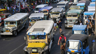 Aux Philippines, les jeepneys sur les jantes