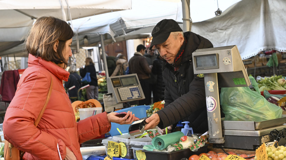 Confcommercio, segnali di miglioramento per consumi e Pil