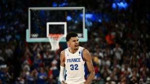 França vence Alemanha e vai à final do basquete masculino em Paris-2024