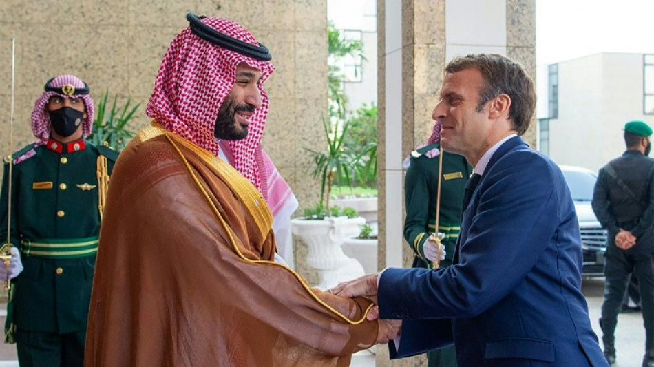 Macron acoge a príncipe heredero saudita pese a críticas de defensores de derechos