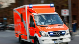 Pritschenwagen prallt in Hessen bei Unfall frontal in Auto - zwei Tote