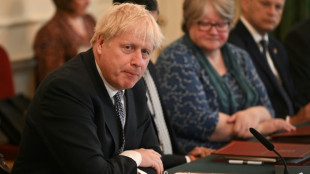 Boris Johnson pende de un hilo tras el alud de dimisiones en su gobierno