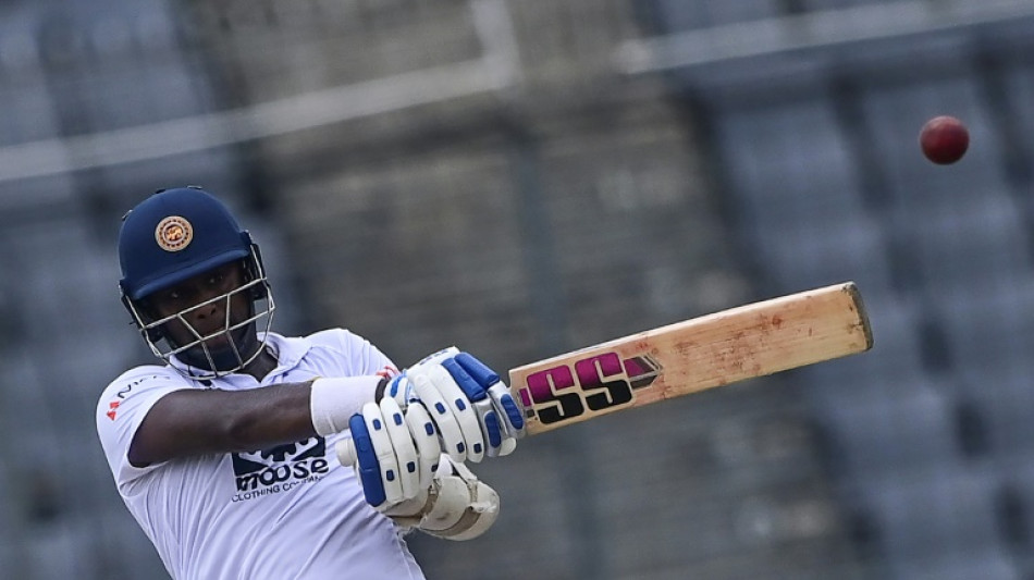 Mathews, Chandimal each hit tons to extend Sri Lanka lead