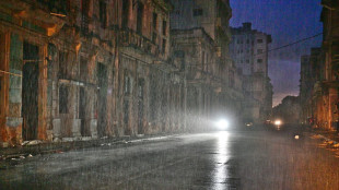 Hurricane set to hit Cuba amid national blackout