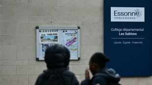 Mort d'un adolescent à Viry-Châtillon: cinq personnes en garde à vue, la France "endeuillée"