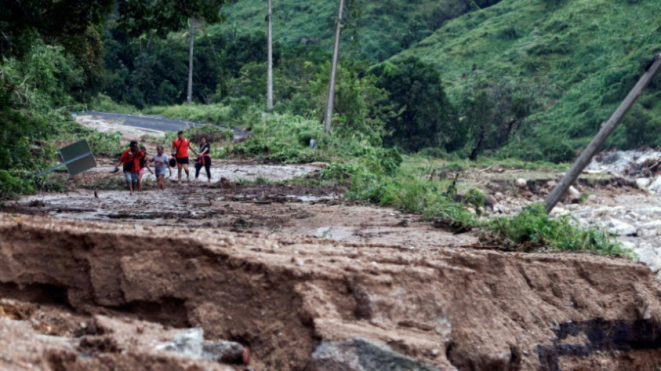 Hurricane leaves at least 27 dead in Mexico's Acapulco