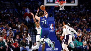 NBA: les Mavericks disposent des Lakers, les Sixers gâchent le Noël des Knicks