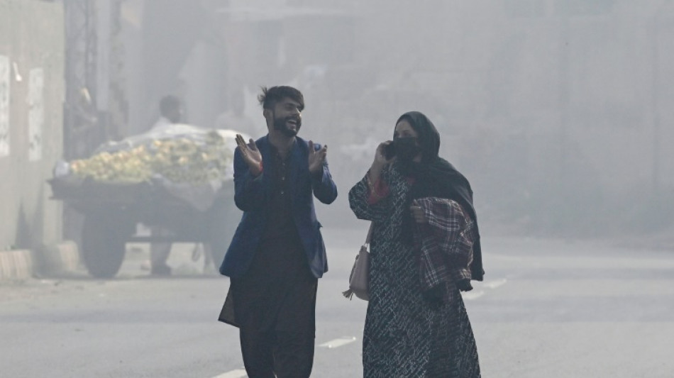 Record de pollution à Lahore, deuxième ville du Pakistan prise dans le smog