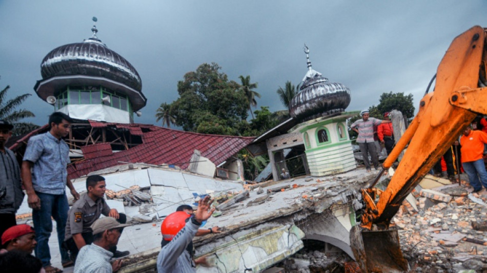 Indonesian rescuers search for survivors after deadly earthquake