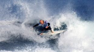 Lenda do surfe, Kelly Slater indica que sua aposentadoria está próxima