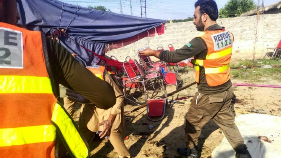 Explosão em comício político no Paquistão deixa 39 mortos