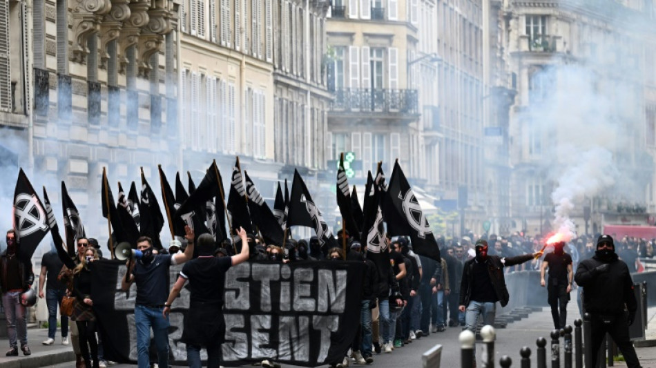 Genehmigter Neonazi-Aufmarsch im Herzen von Paris sorgt für heftige Kritik